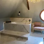 Altbauwohnung Mit Fachwerk شقة انيف