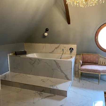 Altbauwohnung Mit Fachwerk דירה אניף