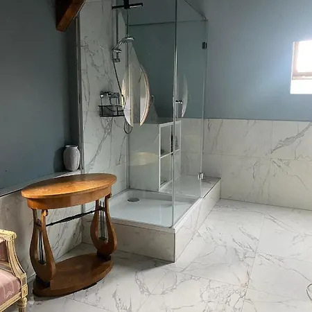 Altbauwohnung Mit Fachwerk דירה *